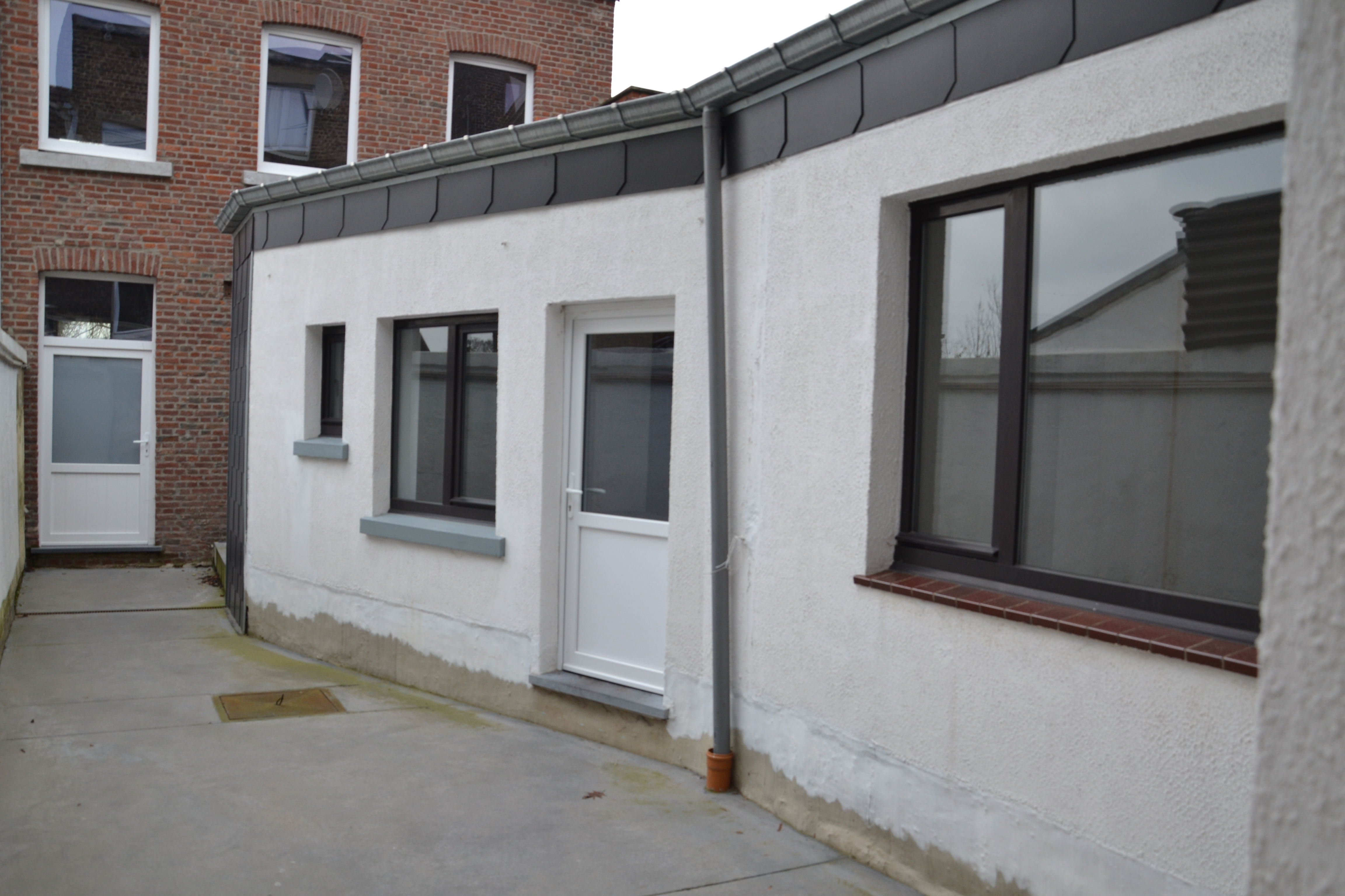 Appartement 1 chambre avec cour entièrement rénové à Seraing